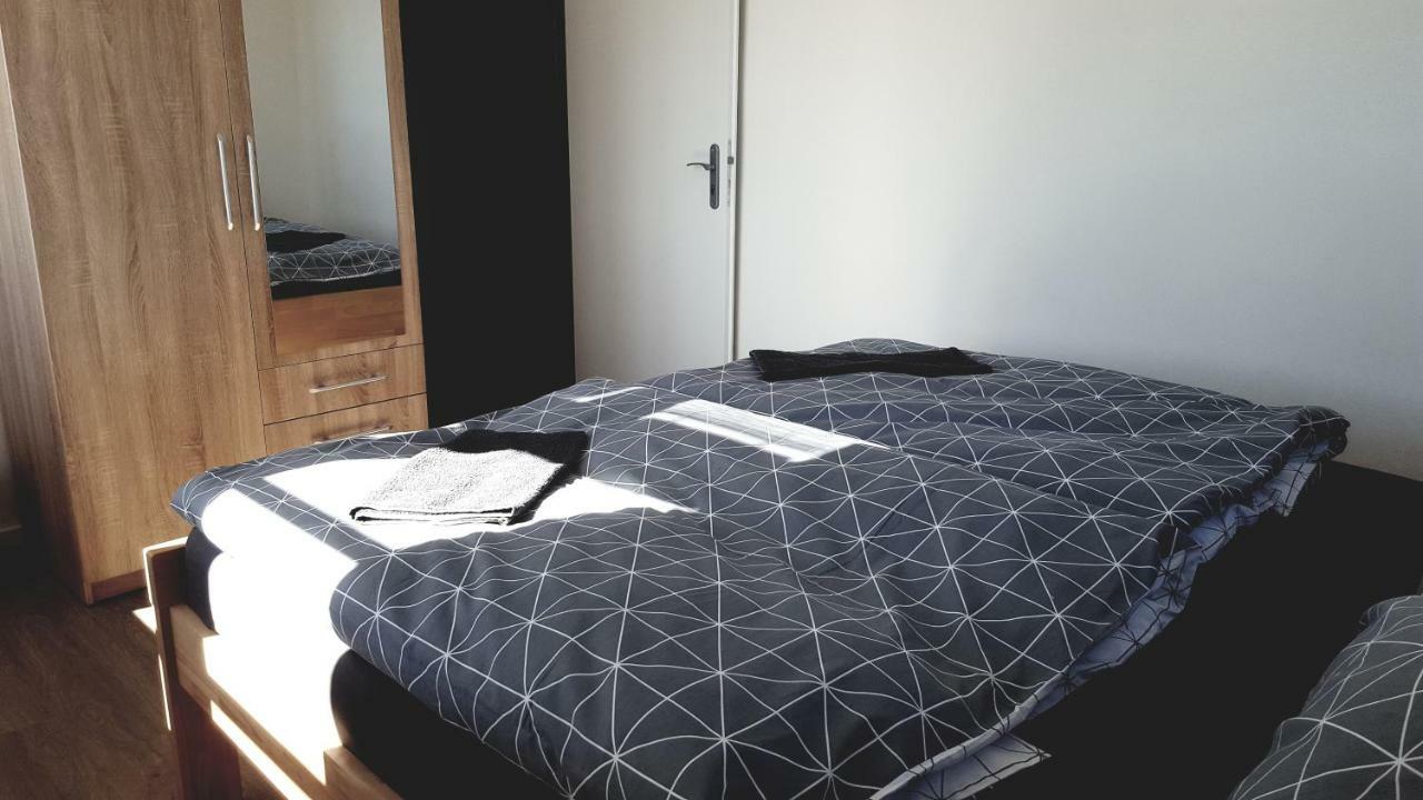 Apartment Mdk Sokolov Bagian luar foto